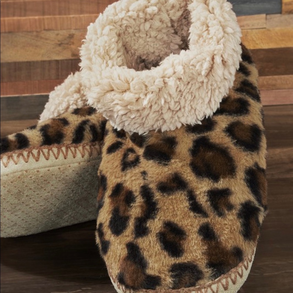Cozy Leopard Pattern Slippers